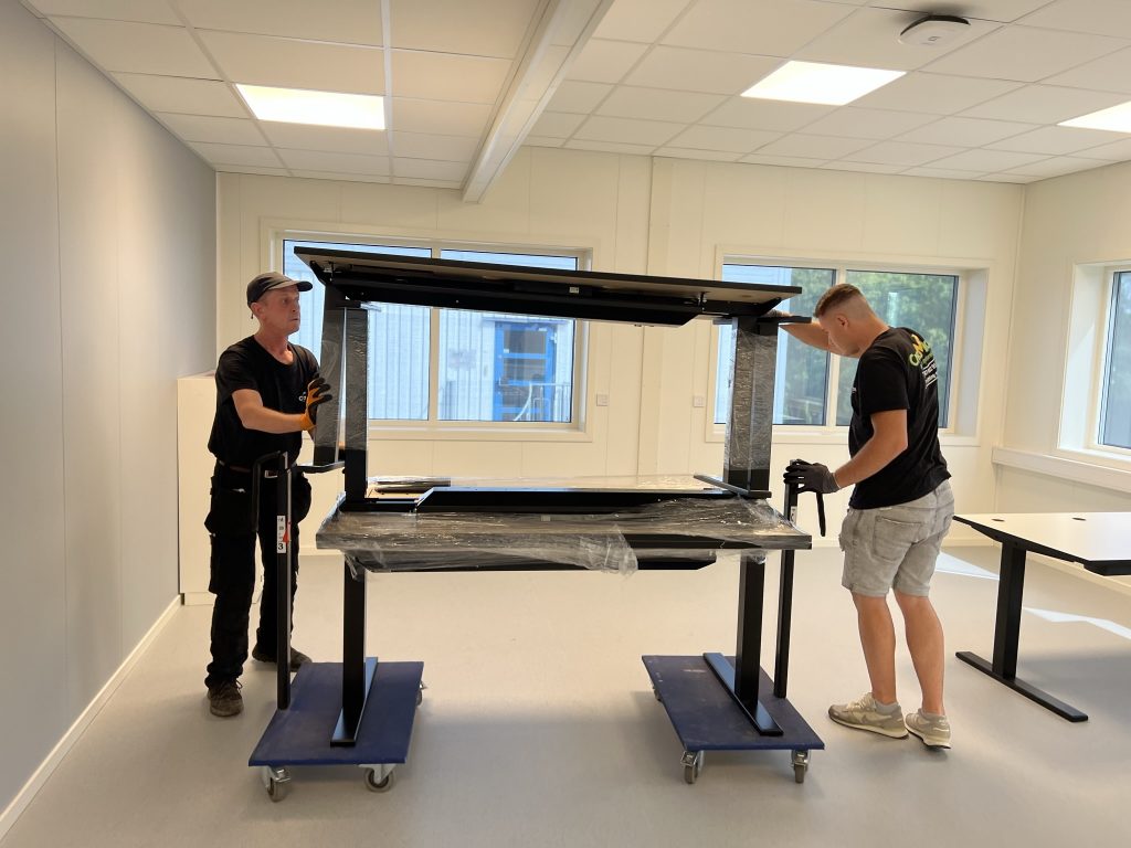 Flyttebyrå Drammen har et høyt fokus på kundetilfredshet og vil alltid jobbe for å oppfylle kundens behov og ønsker. De vil også gi deg oppdateringer underveis i flytteprosessen for å sikre at du er fornøyd med tjenestene som blir levert.